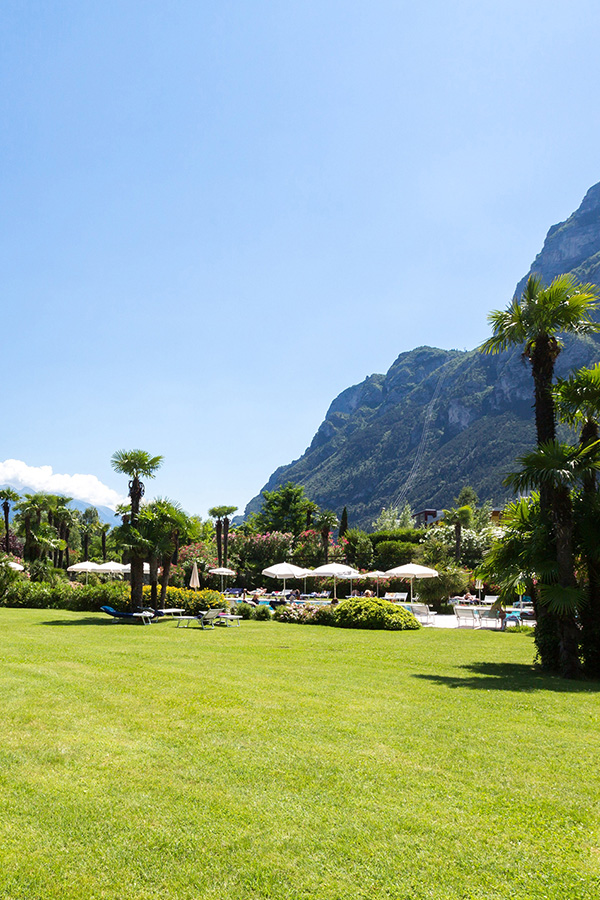 Offerte e idee per la tua vacanza all'Hotel Astoria 4 stelle a Riva del Garda in Trentino. 15.000 metri quadri di benessere.