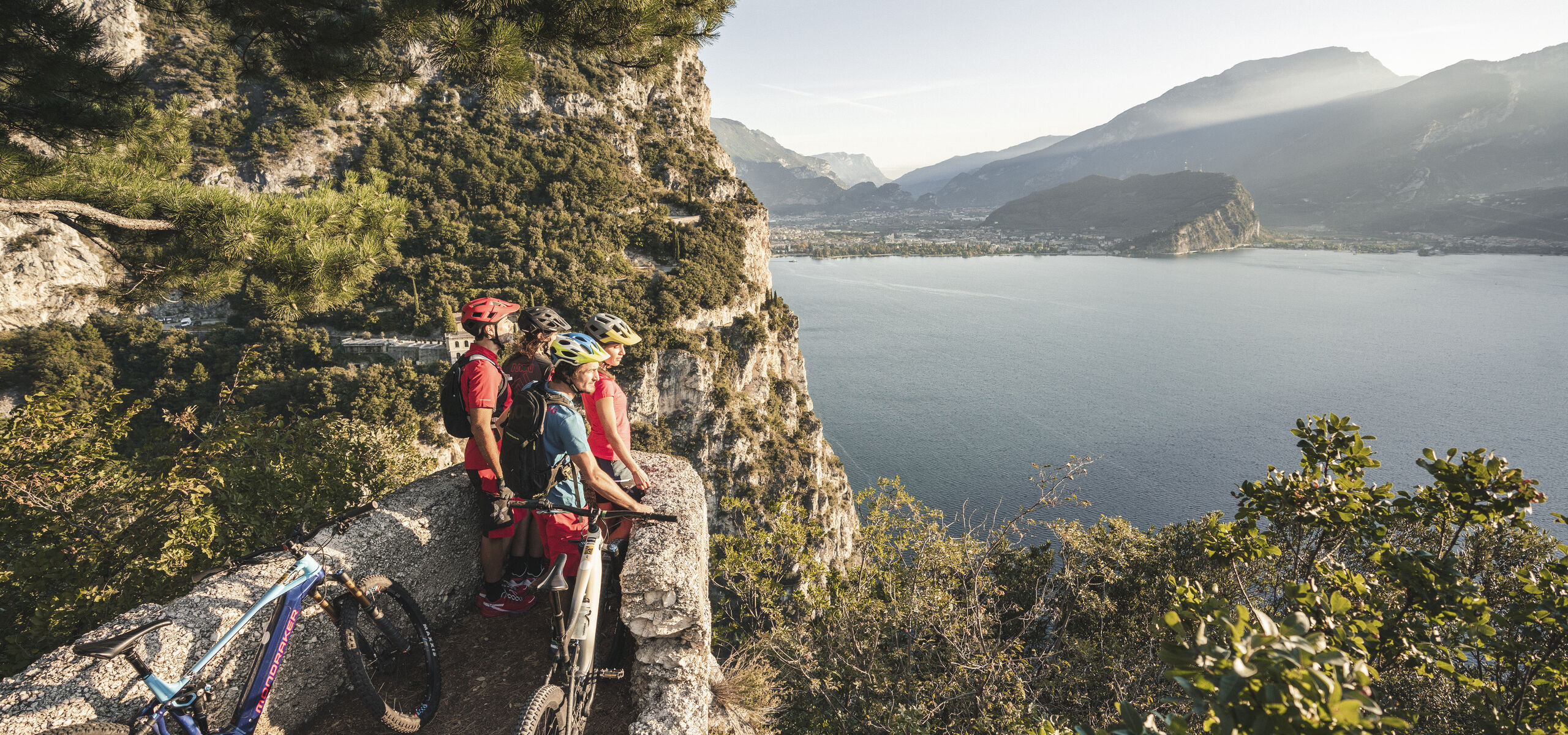 Bike e trekking panoramico sul Sentiero del Ponale  