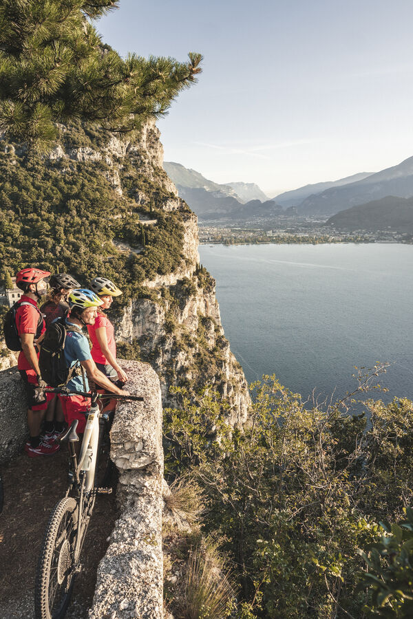 Bike e trekking panoramico sul Sentiero del Ponale  