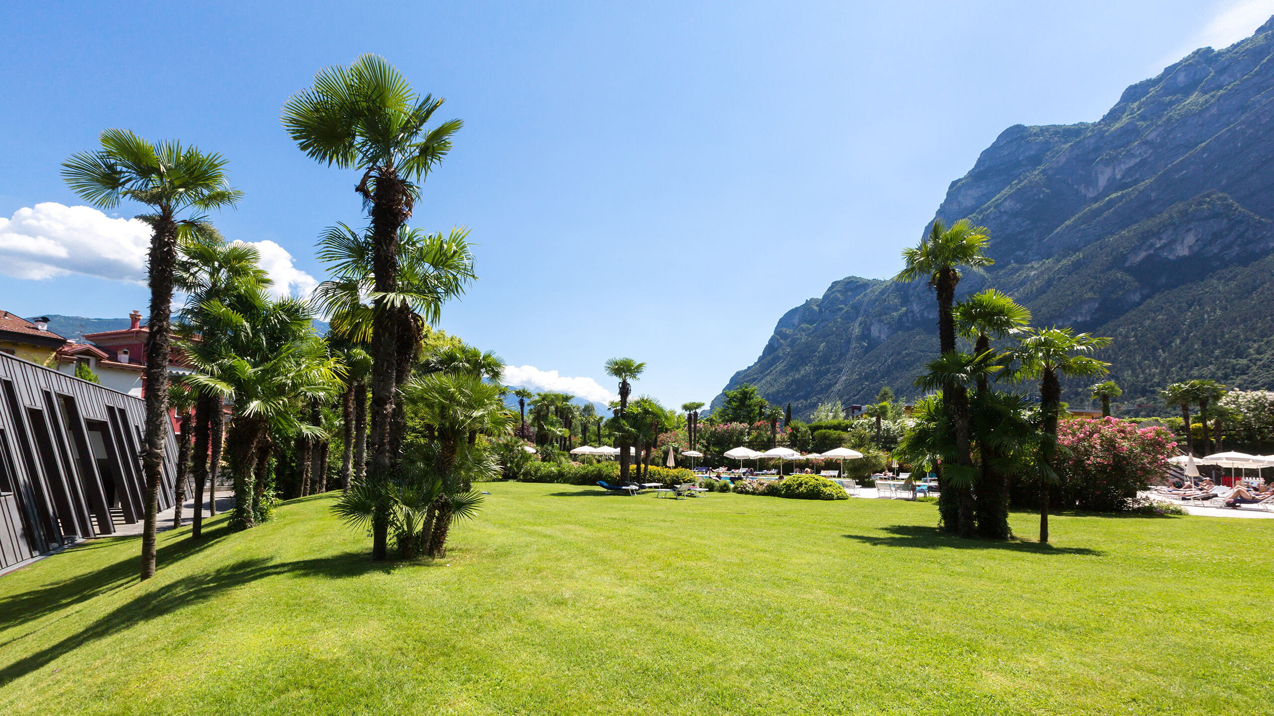 Astoria Resort - Park Hotel 4-Sterne Riva del Garda - Gardasee Trentino Dolomiten Astoria Resort | Der Park und das Pool