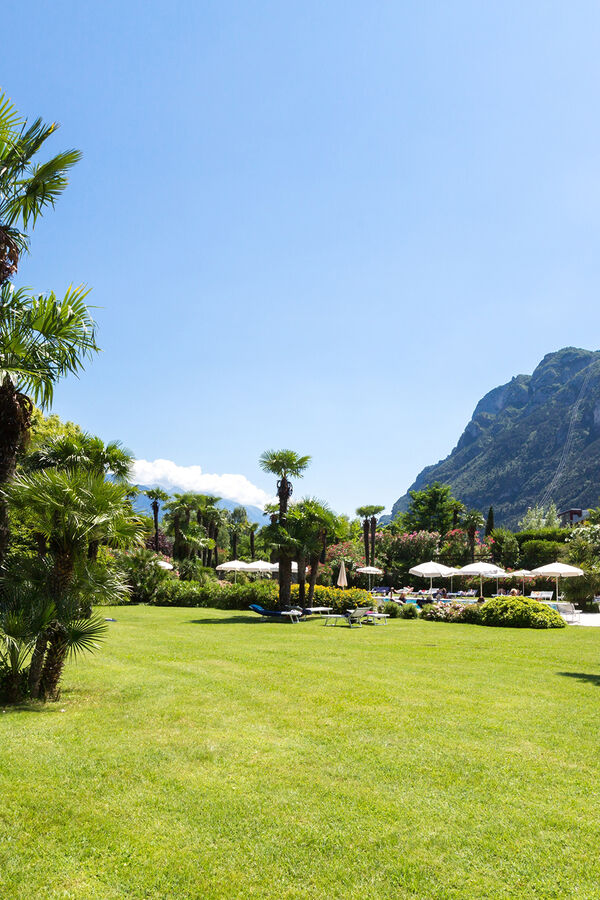Astoria Resort - Park Hotel 4-Sterne Riva del Garda - Gardasee Trentino Dolomiten Astoria Resort | Der Park und das Pool