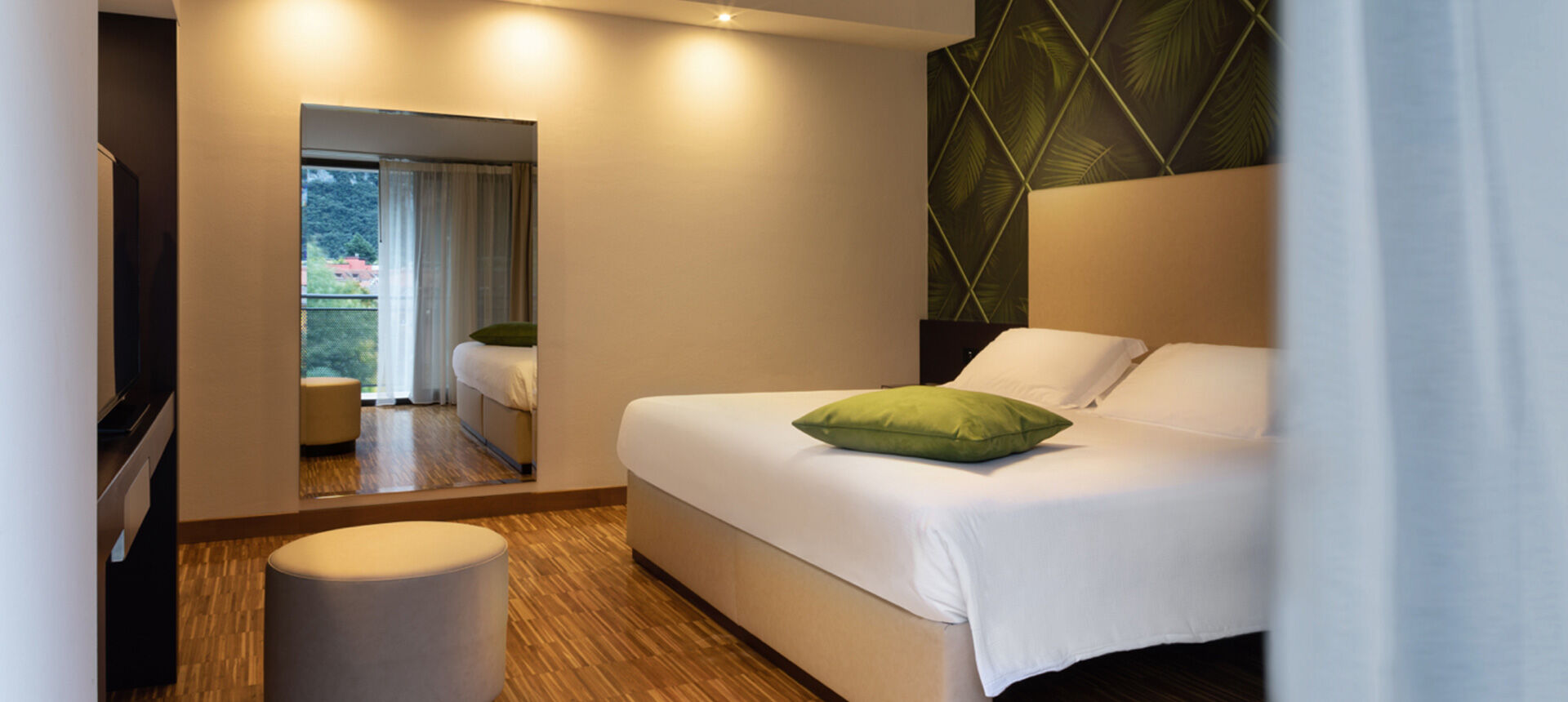 Astoria Suite - Breathe tranquility, immersed in the pleasant sensations of the whirlpool tub
