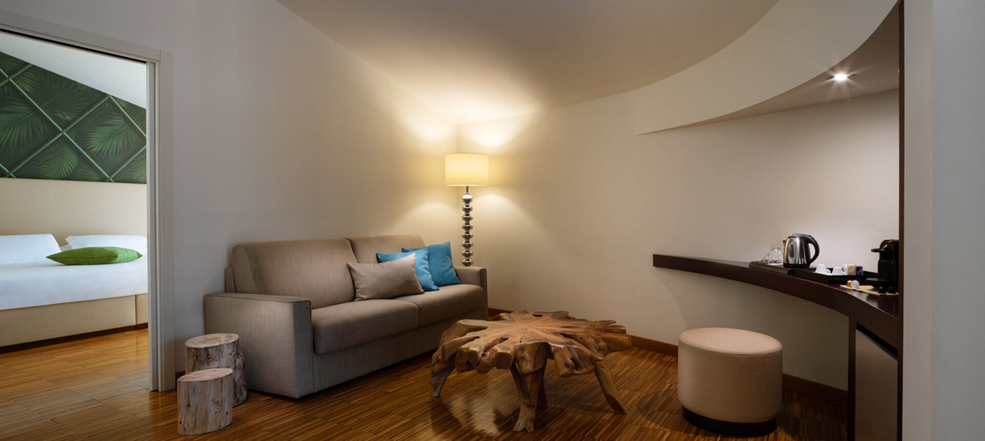 Astoria Suite - Breathe tranquility, immersed in the pleasant sensations of the whirlpool tub