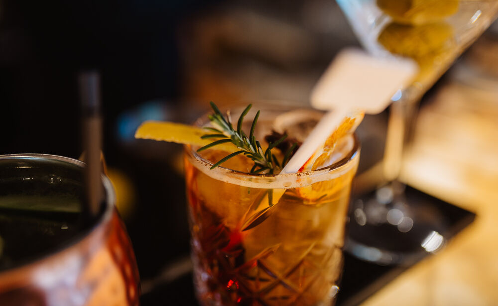 Lounge Bar: Qui vivi la magia del cocktail su misura tra drink contemporanei e grandi classici