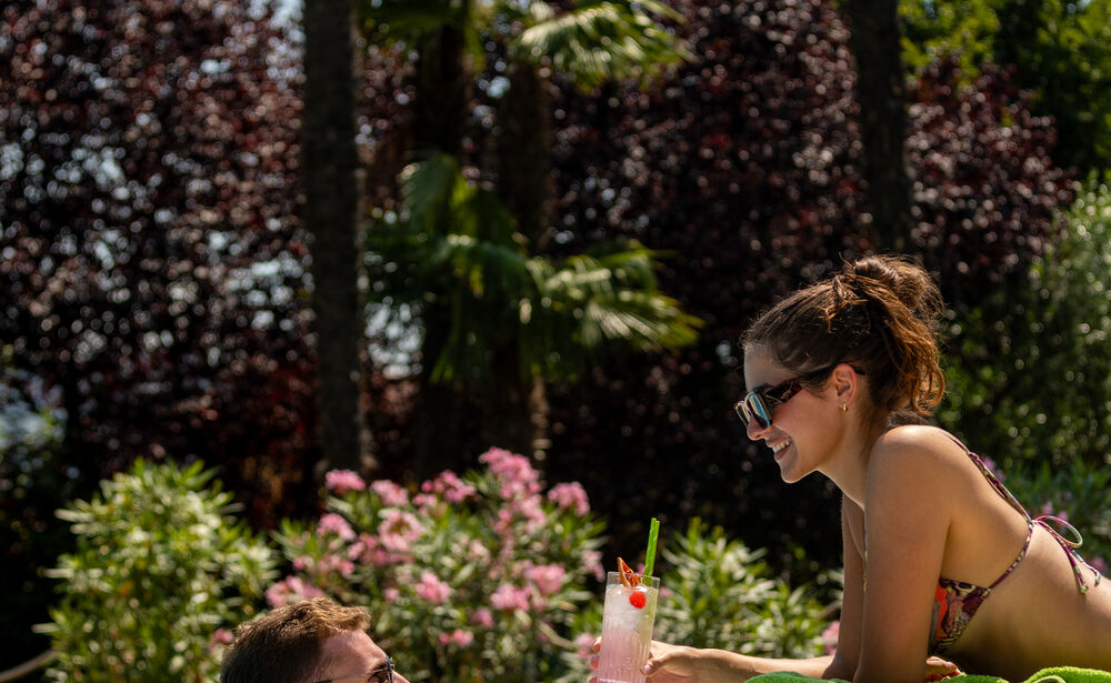 Pool Bar: Il tuo rifugio di freschezza tra light lunch e drink naturali