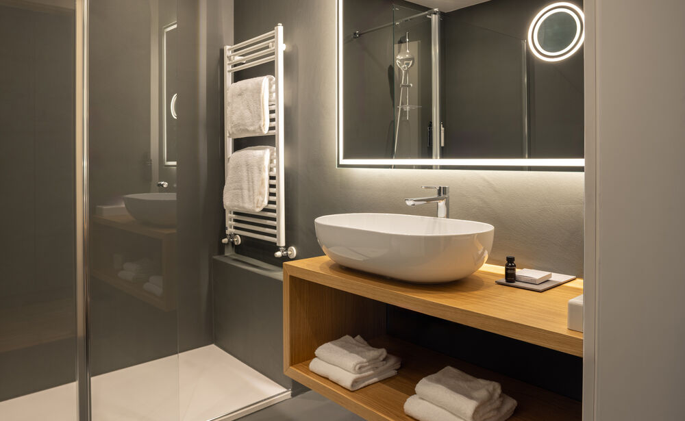 Deluxe with balcony: Bright atmospheres and comfort inspired by nature.