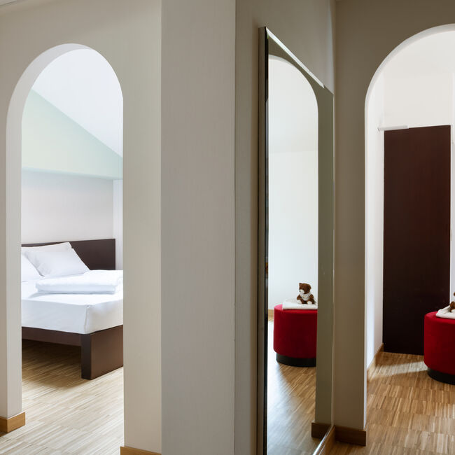 Famigliare Comfort: Bright, spacious and comfortable, with separate areas for adults and children.