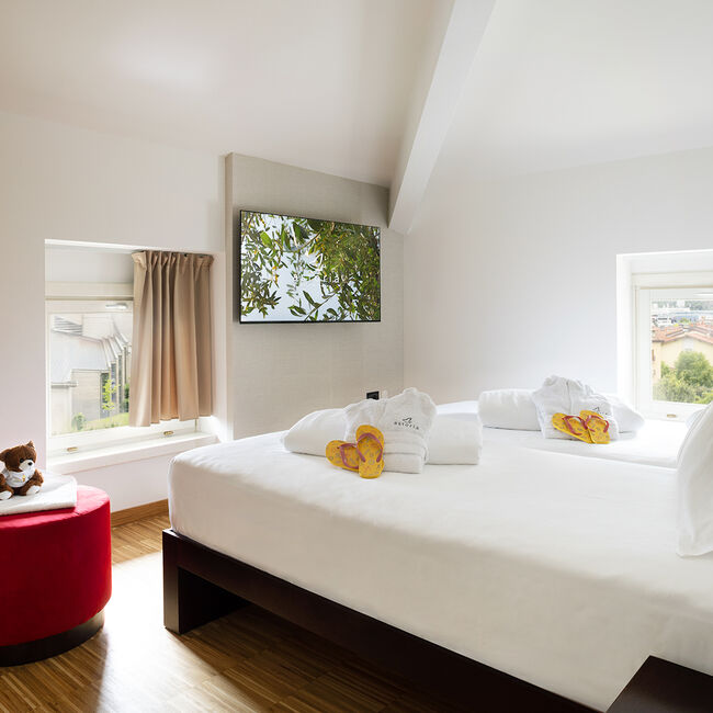 Famigliare Comfort: Bright, spacious and comfortable, with separate areas for adults and children.