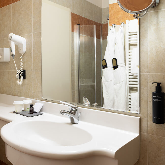 Famigliare Comfort: Bright, spacious and comfortable, with separate areas for adults and children.