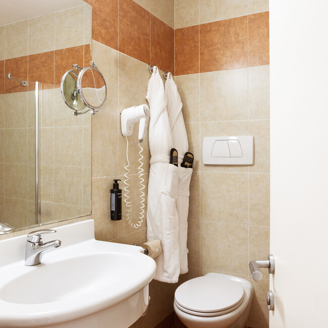 Famigliare Comfort: Bright, spacious and comfortable, with separate areas for adults and children.