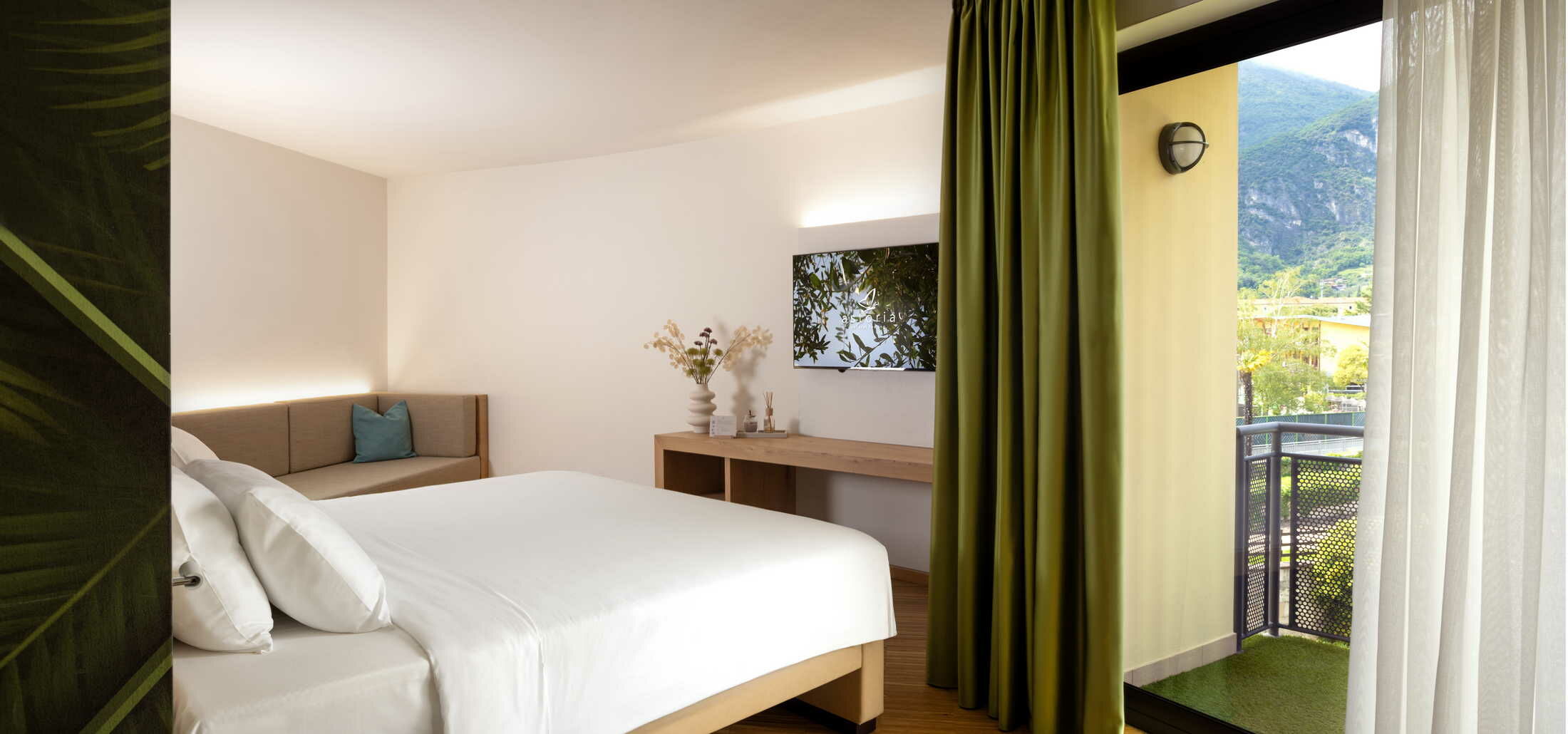 Park Junior Suite - In the Park Junior Suite, nature is all around you, with a balcony overlooking the park