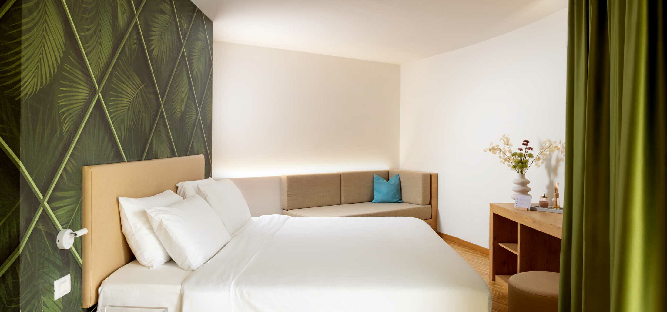 Park Junior Suite - In the Park Junior Suite, nature is all around you, with a balcony overlooking the park
