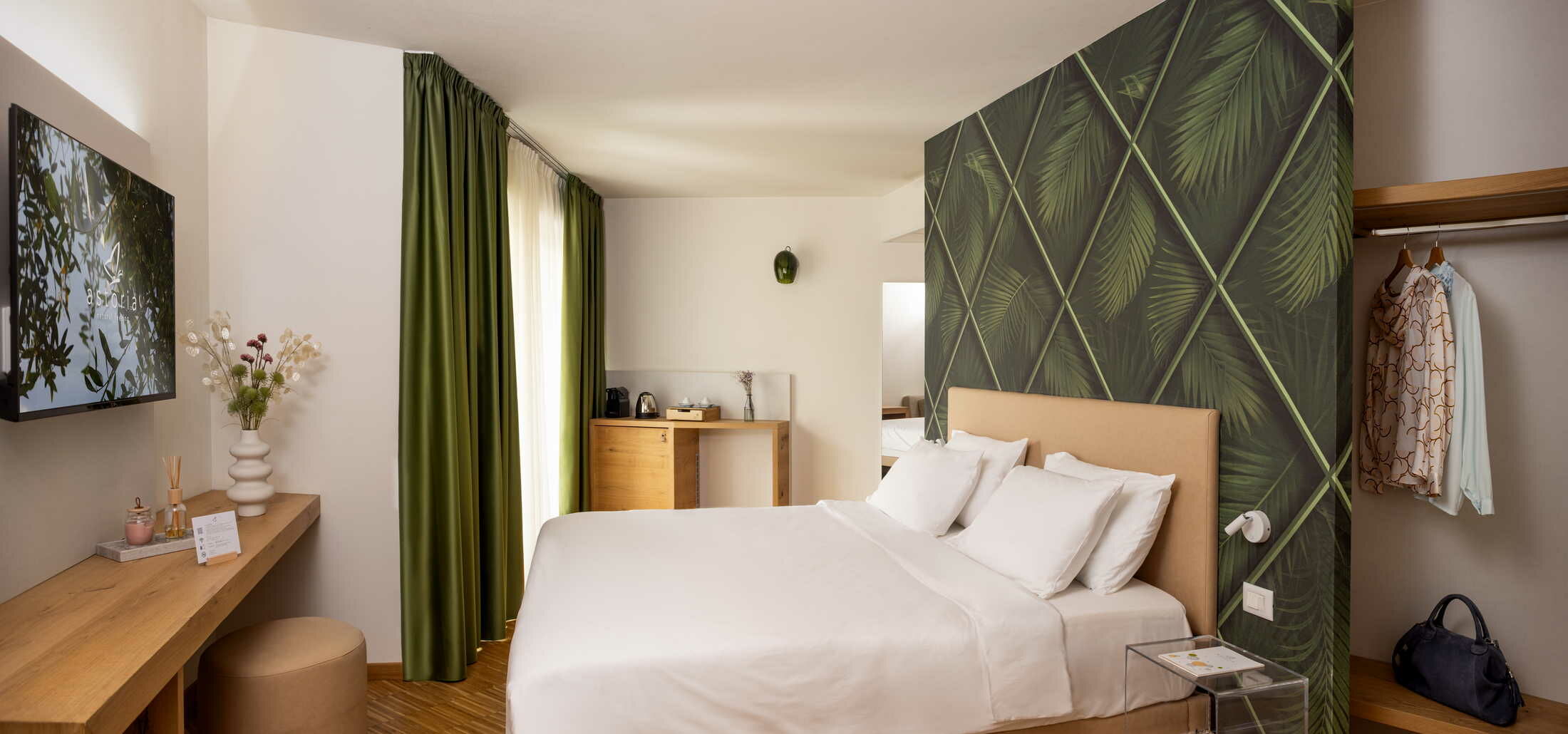 Park Junior Suite - In the Park Junior Suite, nature is all around you, with a balcony overlooking the park