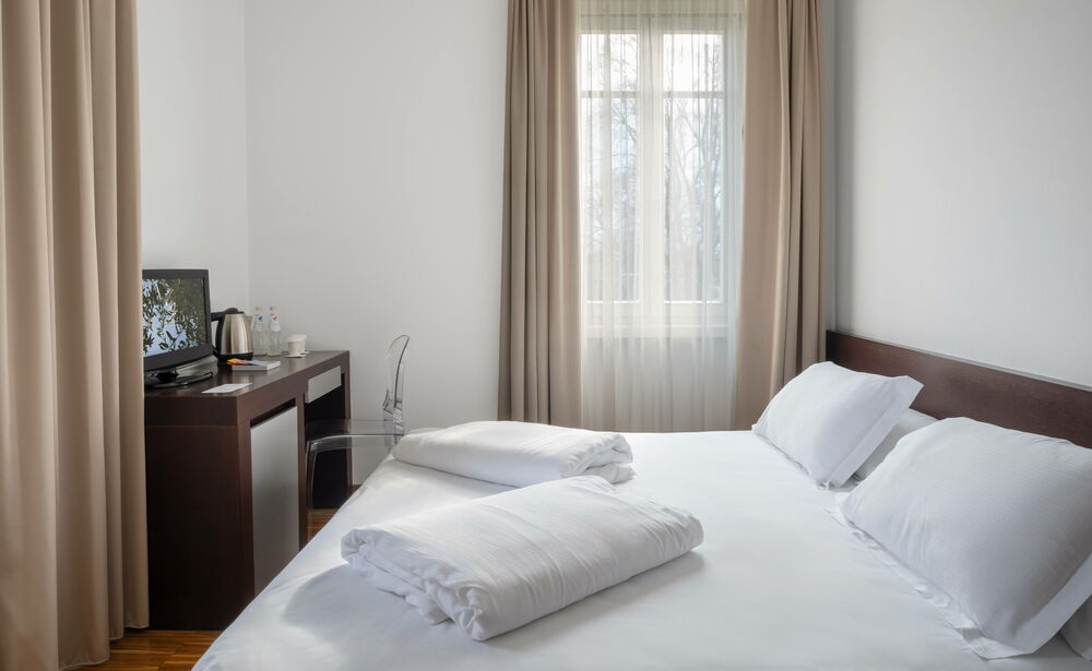Economy Room: Simplicity, for a holiday with your significant other.