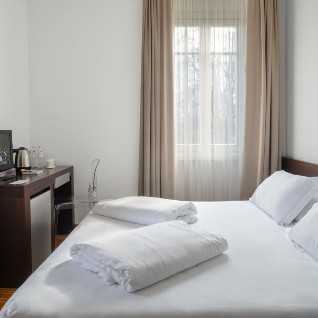 Economy Room: Simplicity, for a holiday with your significant other.