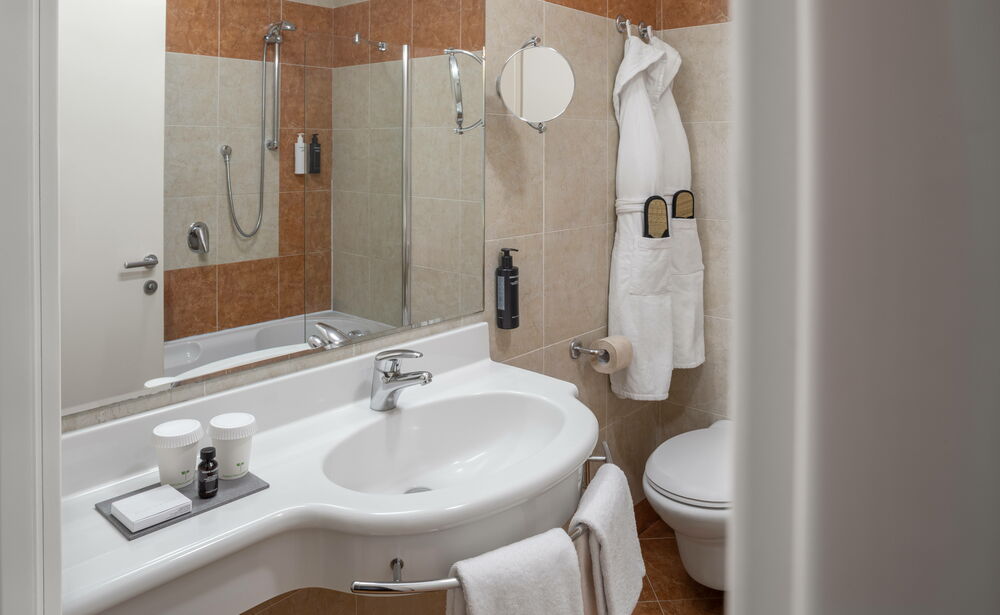 Economy Room: Simplicity, for a holiday with your significant other.