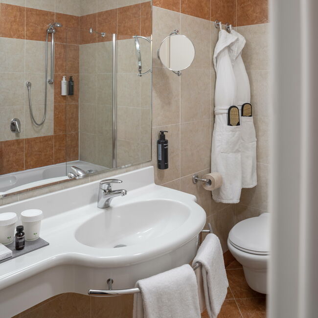 Economy Room: Simplicity, for a holiday with your significant other.