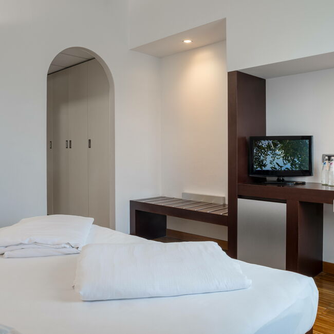 Economy Room: Simplicity, for a holiday with your significant other.